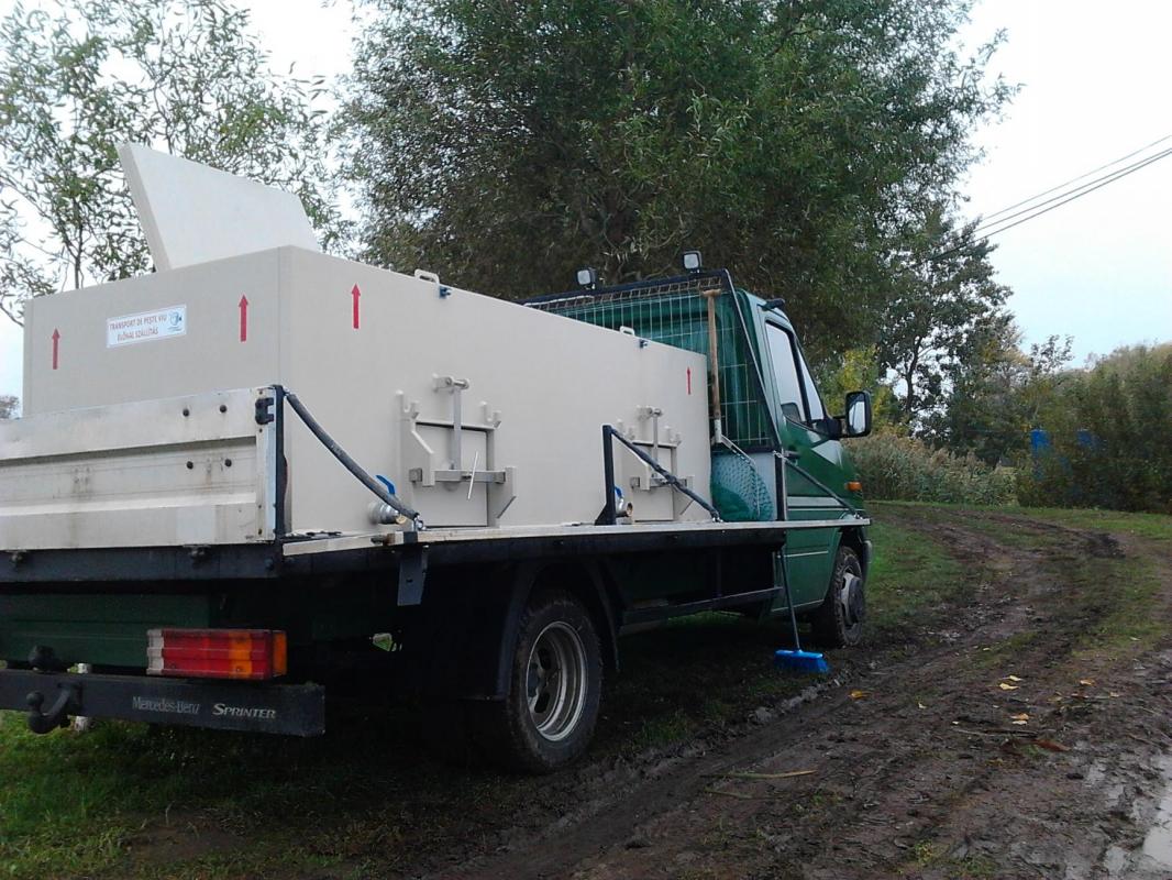 autoutilitara special amenajata pentru transport de peste viu cu hidrobion izoterm 